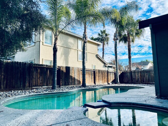 Building Photo - Stunning SOLAR Home with Heated Pool / Spa...