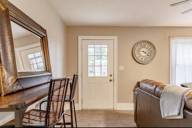 Building Photo - 906 North Main Street