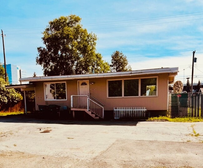 Building Photo - 3005 Eureka St
