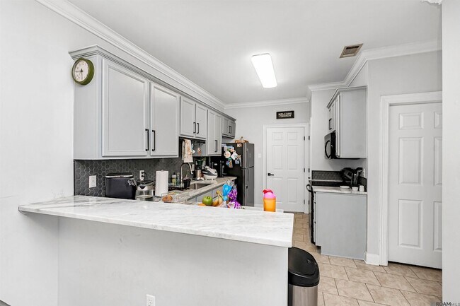 Building Photo - 10600 Lakes Blvd