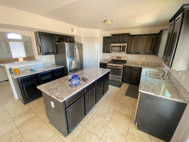 Building Photo - Northeast El Paso/Sandstone Ranch Estates 4 Bed Refrig A/C in Cul De Sac!