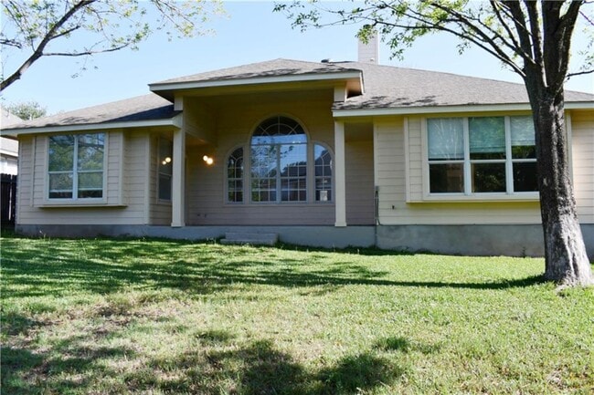 Building Photo - 704 Thrush Dr