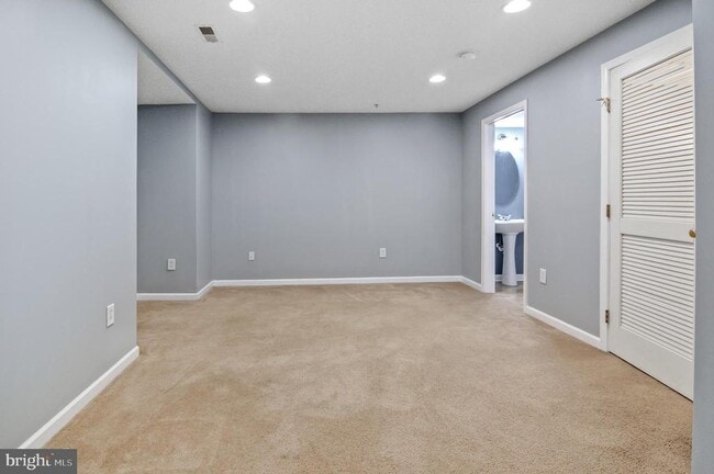 Building Photo - 5061 Cameo Terrace