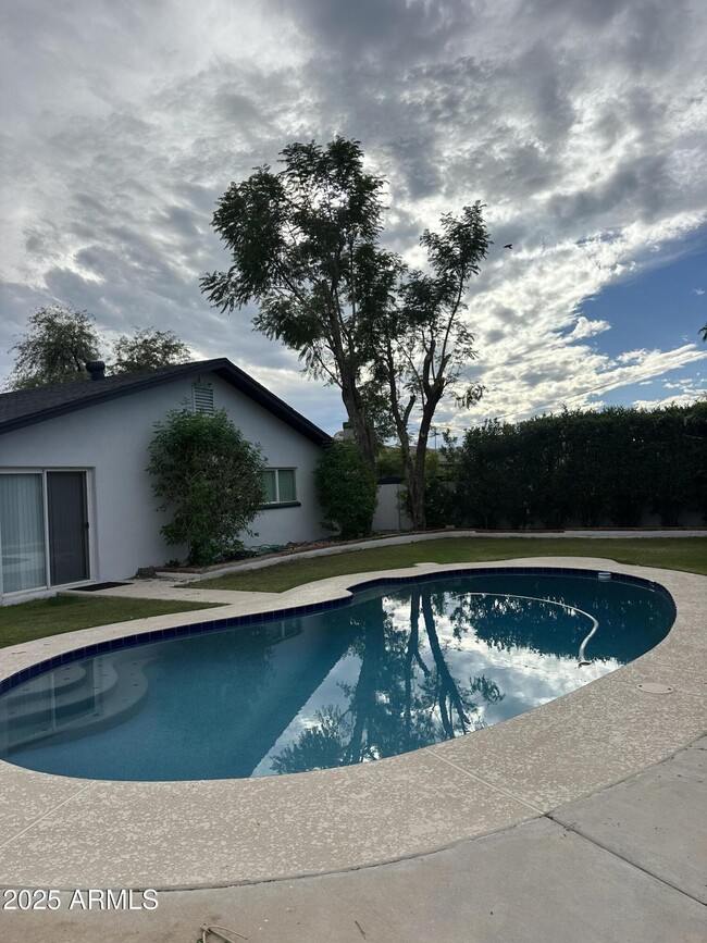 Building Photo - 8532 E Indianola Ave