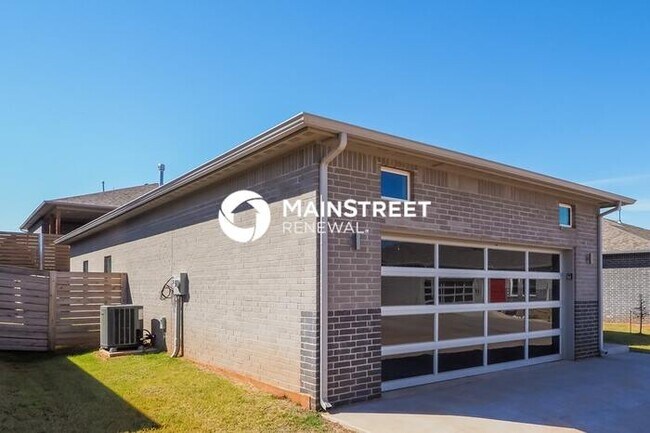 Building Photo - 3 Bedroom Pet-Friendly Home in Oklahoma City, OK with Main Street Renewal