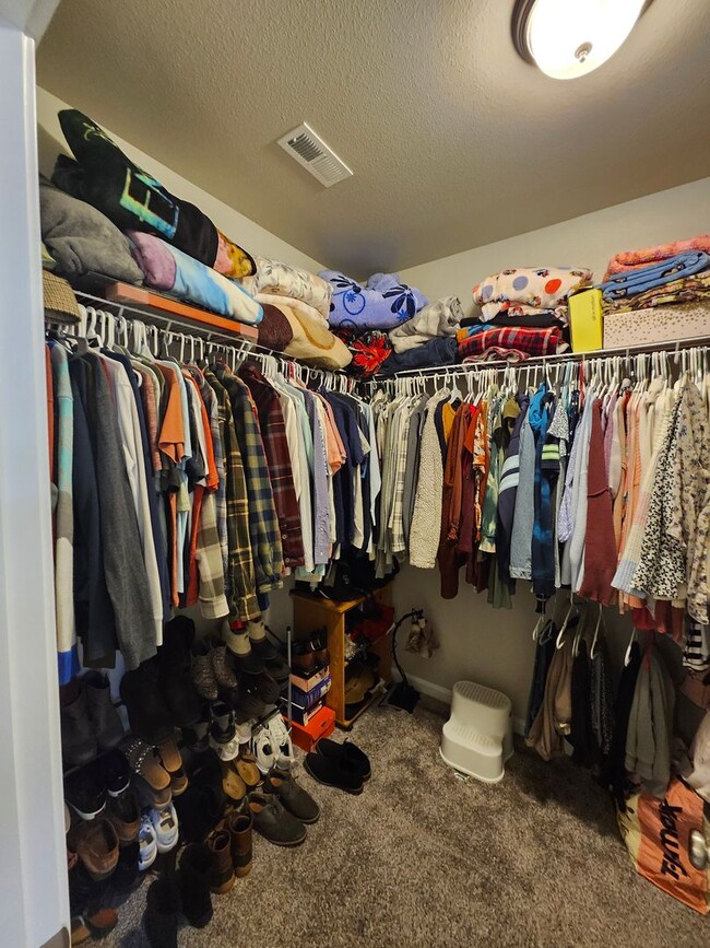 Building Photo - Charming 3-Bedroom, 2-Bath Home with Spaci...