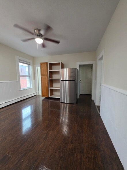 Building Photo - 25-25 Whitmore St