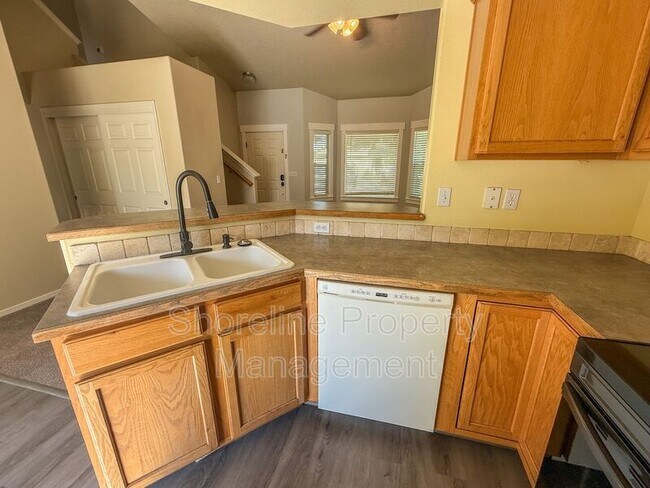 Building Photo - 3420 N Oakstone Ave