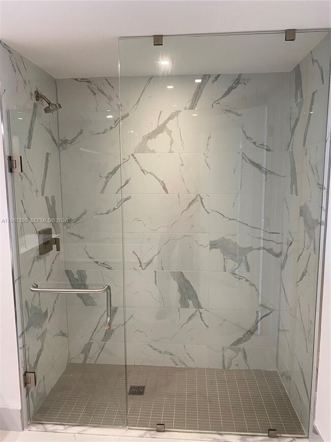 Building Photo - 9521 E Bay Harbor Dr