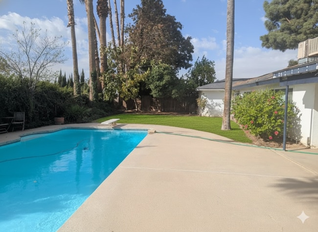 Building Photo - Beautiful 4 Bedroom House in NW Bakersfield with Pool!