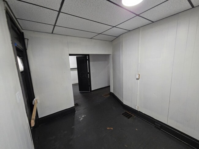 Building Photo - 247 Midland Ave