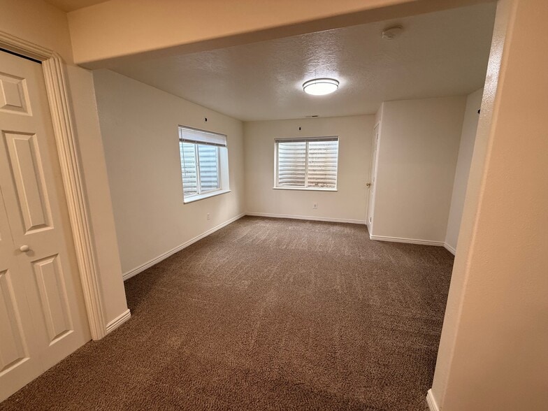 Building Photo - 2086 E 1480 S