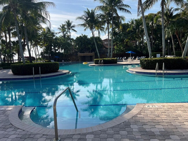 Building Photo - 4926 Ave