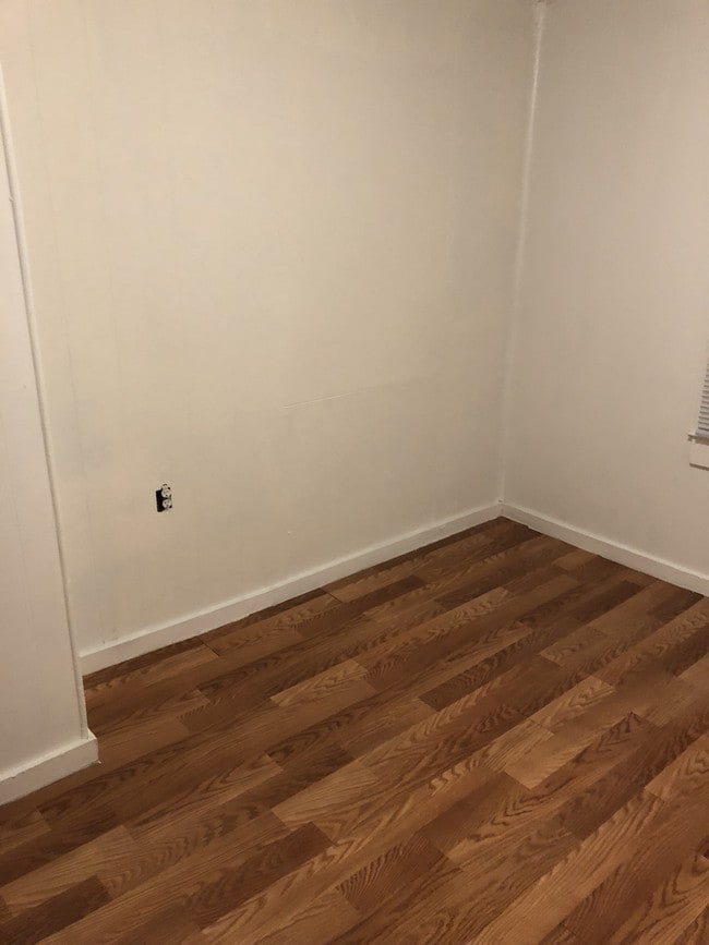 Building Photo - 100 Duke St