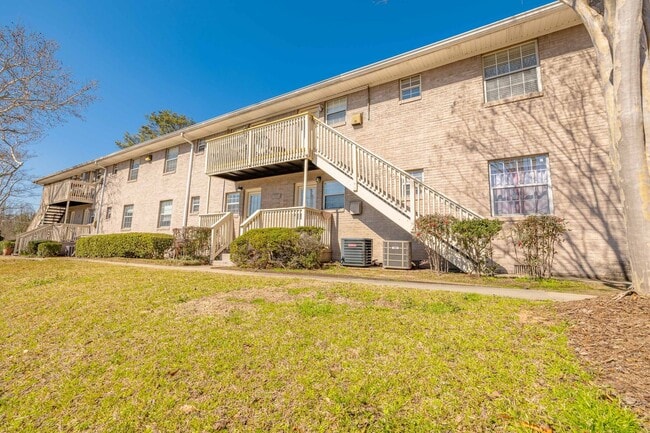 Building Photo - Peachtree Hills Court, 2-bedroom Atlanta a...