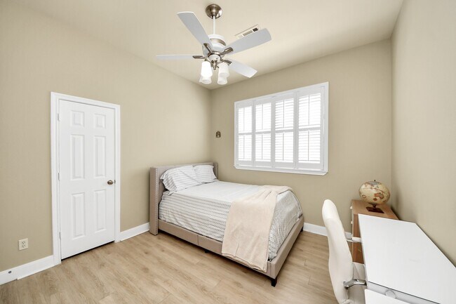 Building Photo - 10342 Solitaire Cir