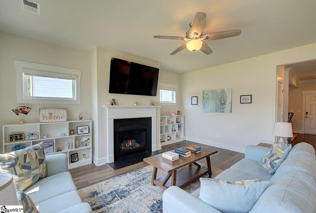 Building Photo - 542 Silverado Ave