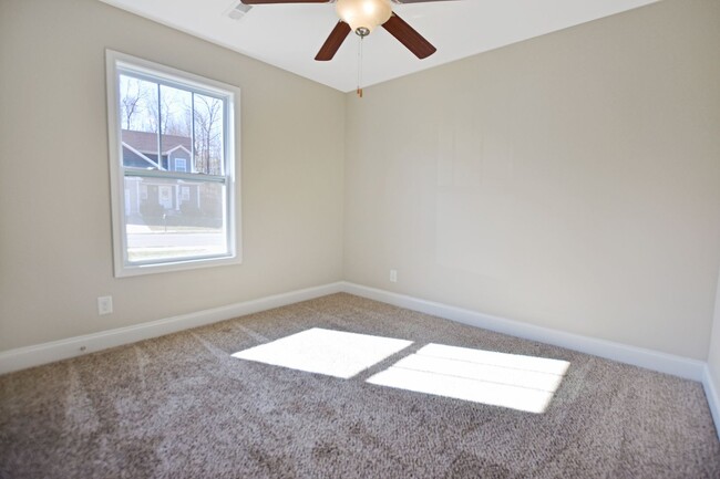 Building Photo - Pet Friendly Three Bedroom!