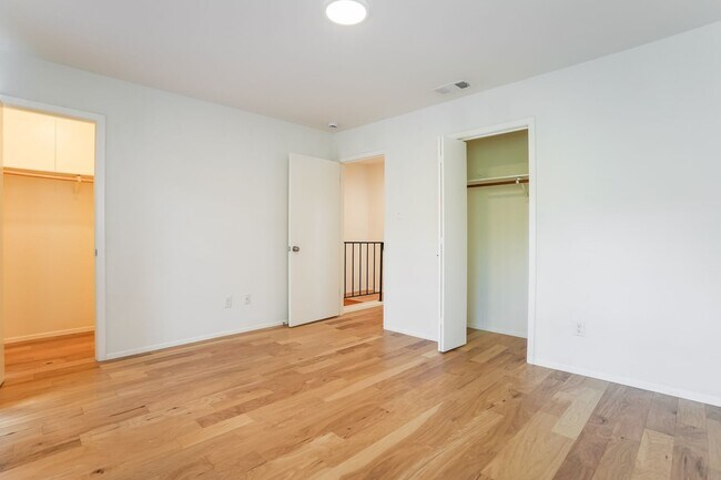 Building Photo - Beautiful 2 bedroom, 2 bathroom condo in Galindo!!!