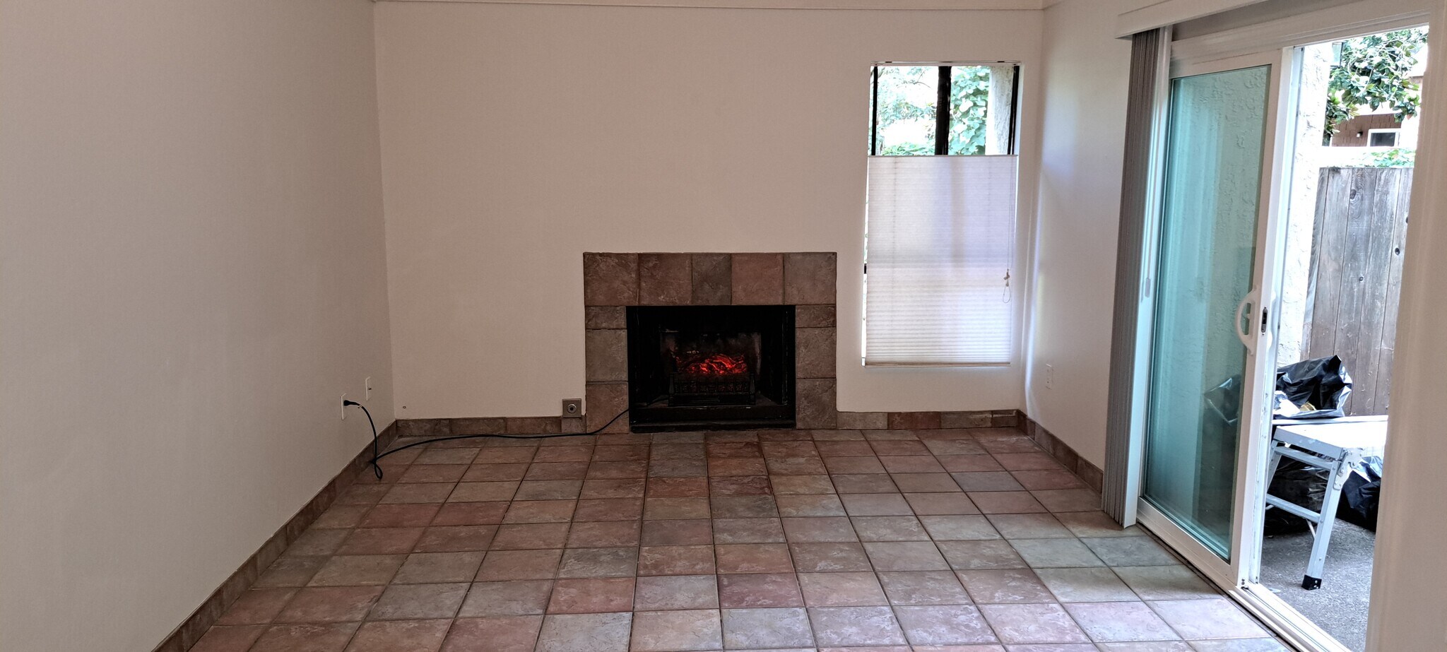 Building Photo - 47 Redwood Ct