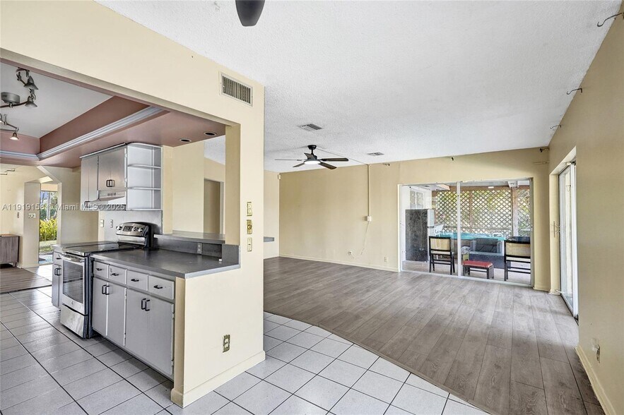 Building Photo - 5551 SW 57th St