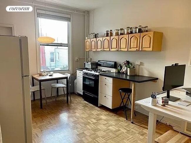 Building Photo - 171 Russell St