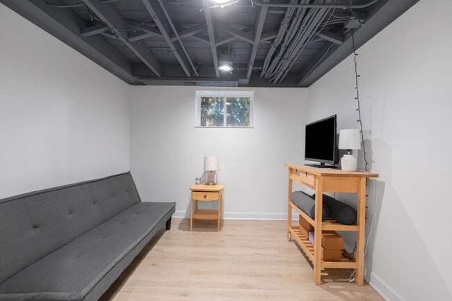 Building Photo - 331 Granby Rd