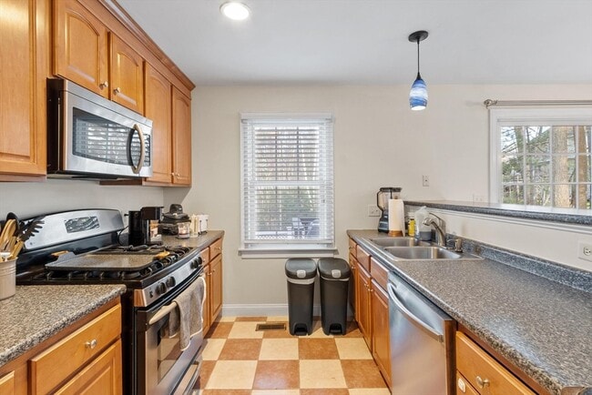 Building Photo - 270 Littleton Rd