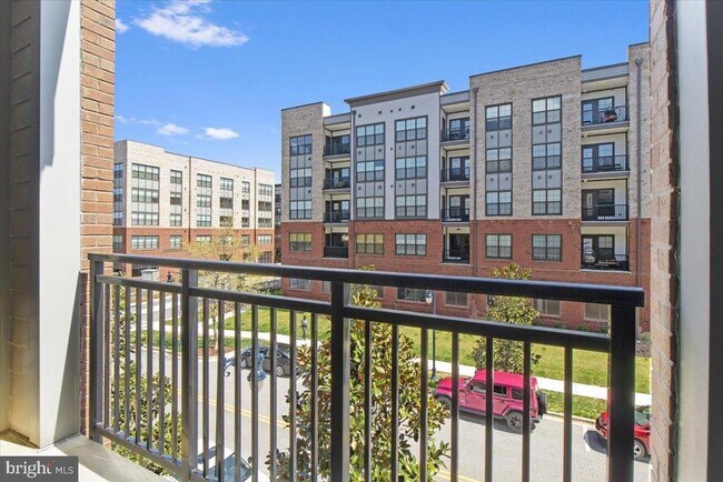 Building Photo - 145 Riverhaven Dr
