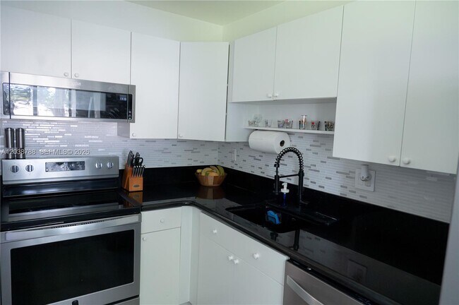 Building Photo - 508 Gardens Dr