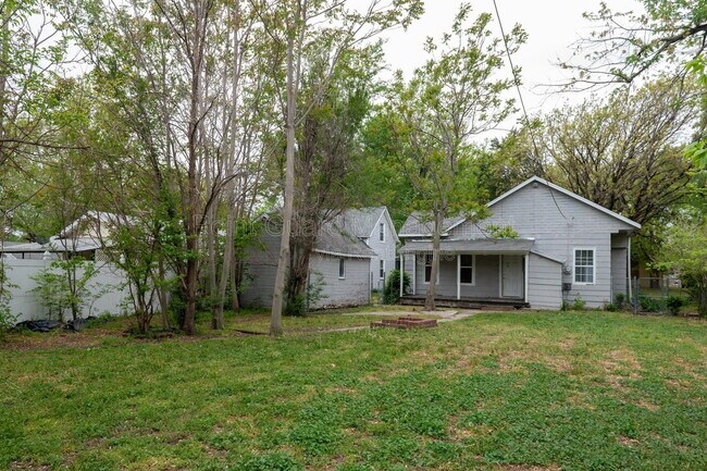Building Photo - 226 S Millwood Ave