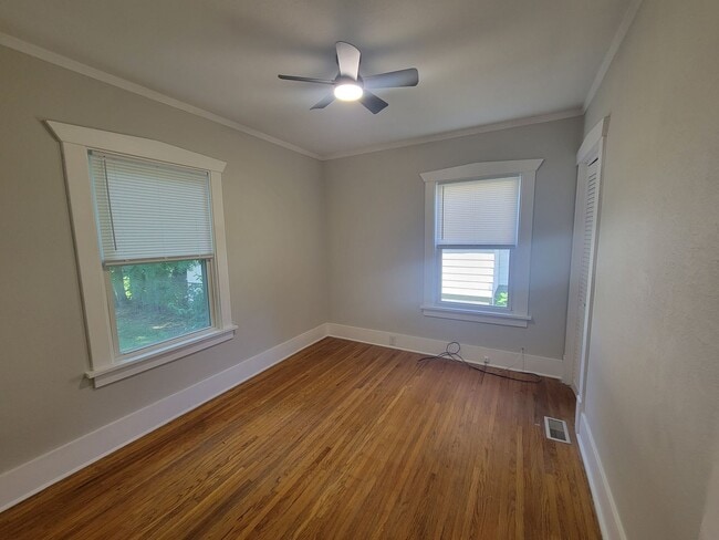 Building Photo - 2 Bedroom, 1 Bath Home - Now Available for Rent!