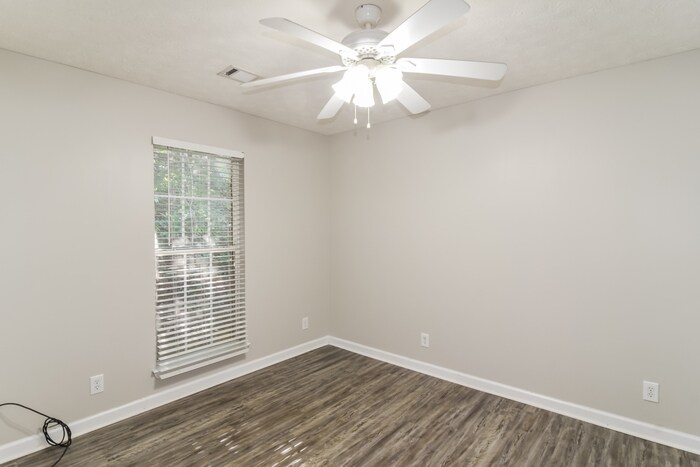 Building Photo - 231 Thornfield Dr