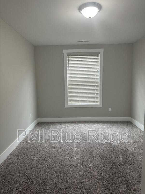 Building Photo - 111 Leyland Cir