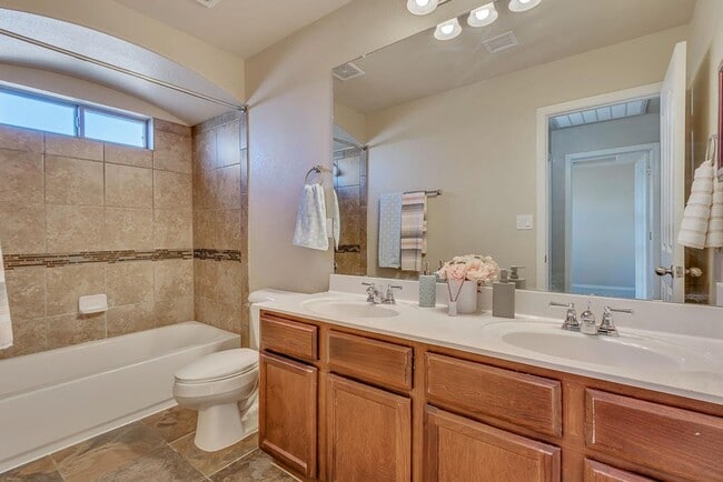 Building Photo - Lovely 4 bedroom, 2.5  in West Side El Paso!!