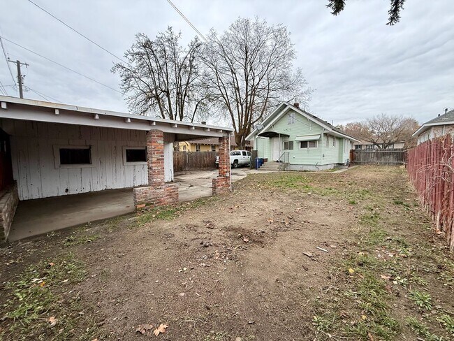 Building Photo - Spacious and Well-Equipped 3 Bed Spokane H...