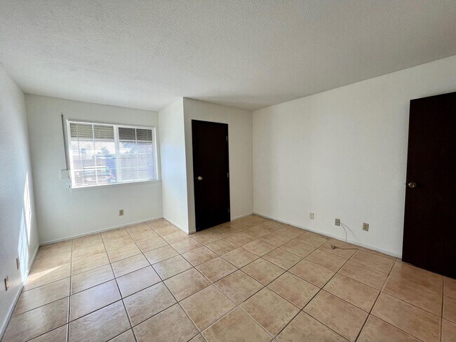 Building Photo - 4964 Newport Cove Dr