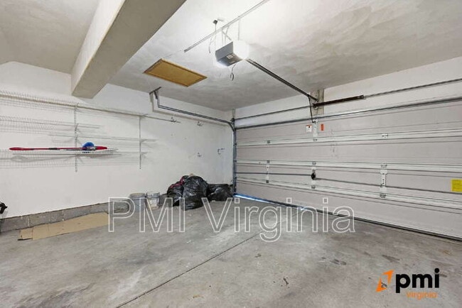 Building Photo - 1002 Nicklaus Dr