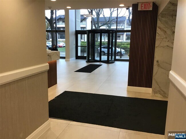 Building Photo - 1203 River Rd