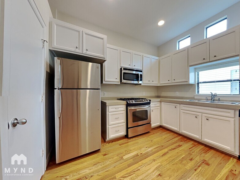 Building Photo - 648 Westcross St