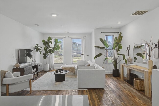 Building Photo - 1225 4th Ave S