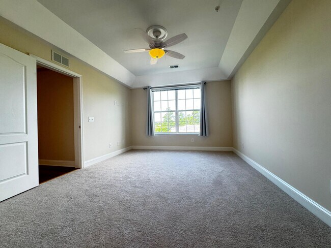 Building Photo - 9204 Charleston Dr