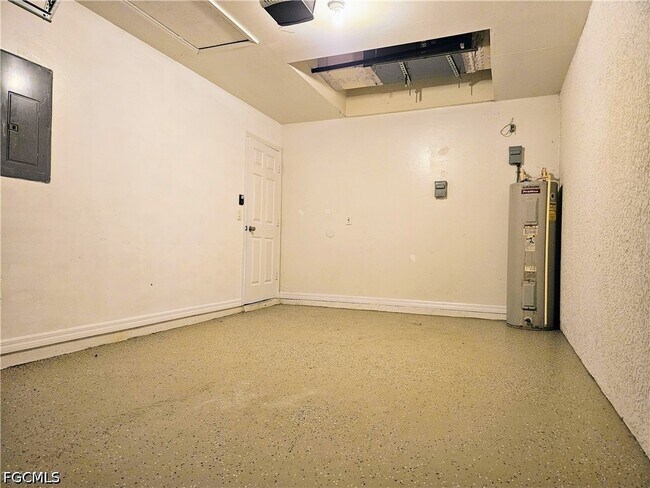Building Photo - 230 Hightower Ave S