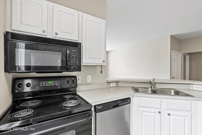 Building Photo - 13700 Richmond Park Dr N