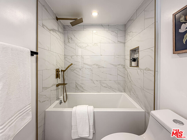 Building Photo - 1133 5th St