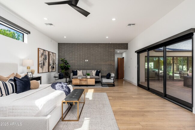 Building Photo - 4421 E Earll Dr