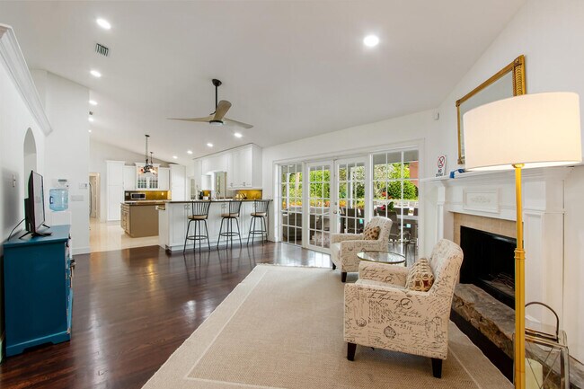 Building Photo - 12327 Quercus Ln