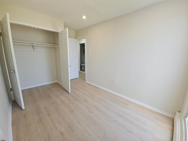 Building Photo - 2201 Murray Ave