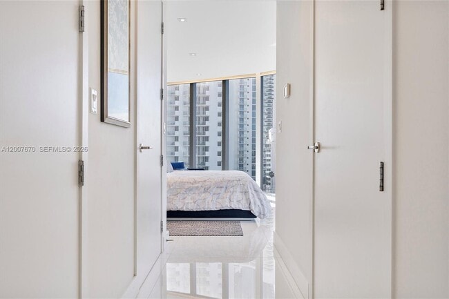 Building Photo - 17475 Collins Ave