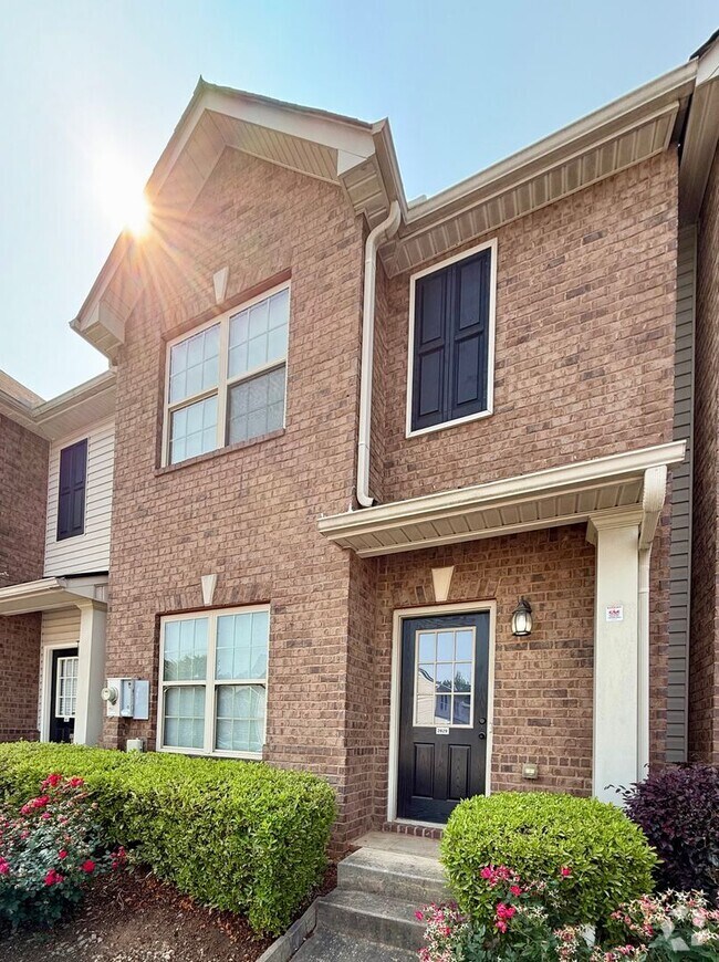 Building Photo - Great Oakwood Location- 3 bedroom, 2.5 bat...